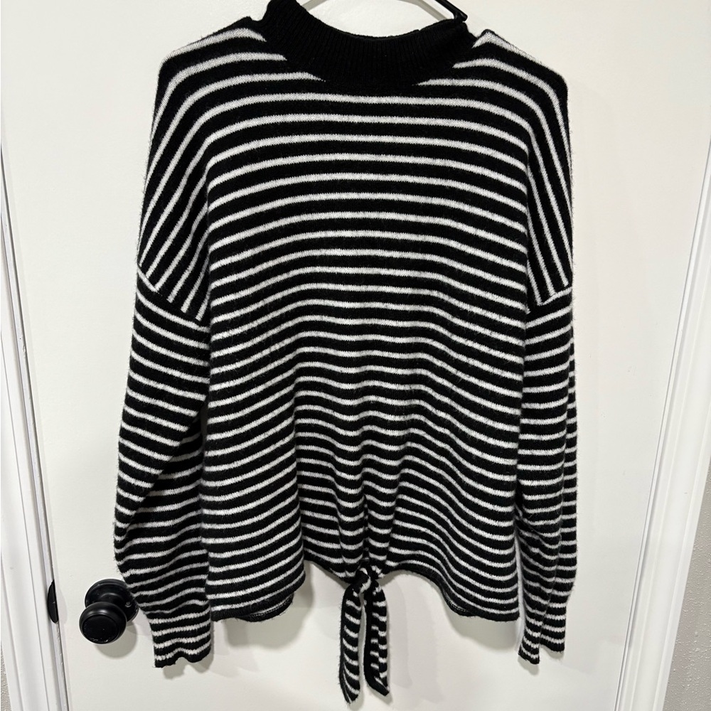 LOFT Black and White Striped Women's Sweater